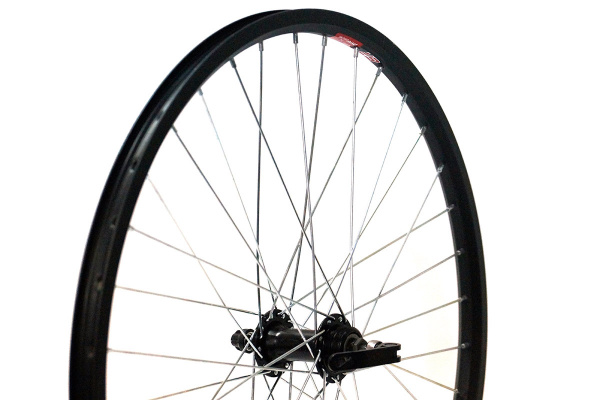 Колесо 24" MTB переднее,двойной обод DH18,чер втулка FH206D-1,100 мм с эксц,под резьбовой диск,36 спиц